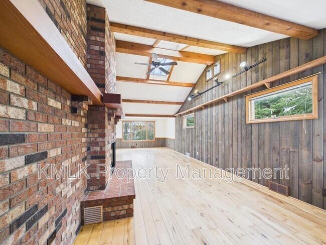 Building Photo - 5743 Brookwood Dr