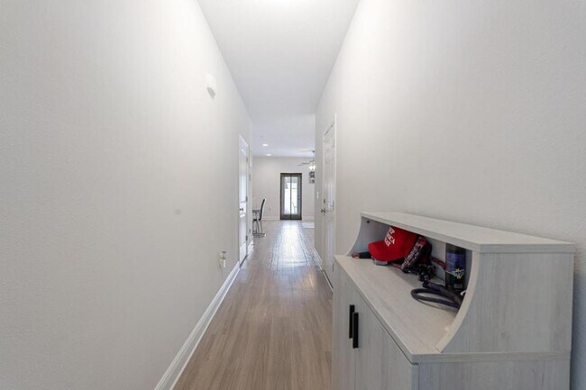 Building Photo - 7522 Shadow Lake Dr
