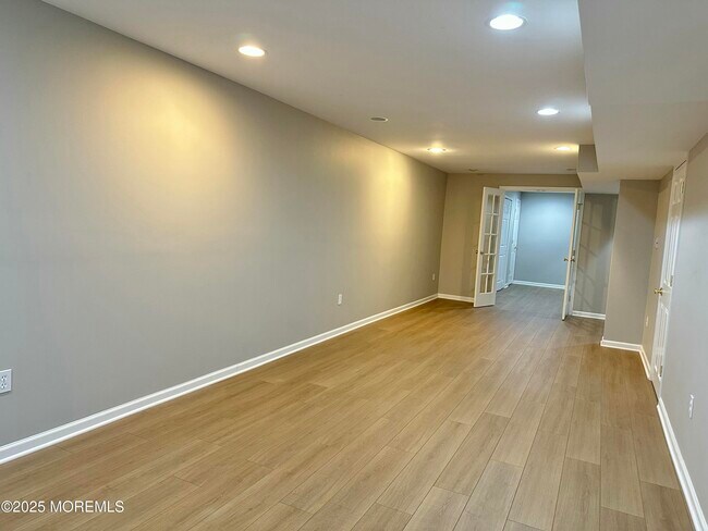 Building Photo - 219 Satinwood Dr