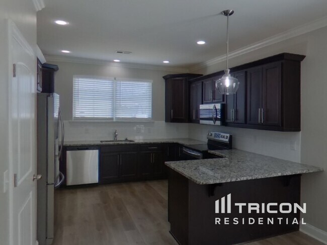 Building Photo - 607 Gallant Way