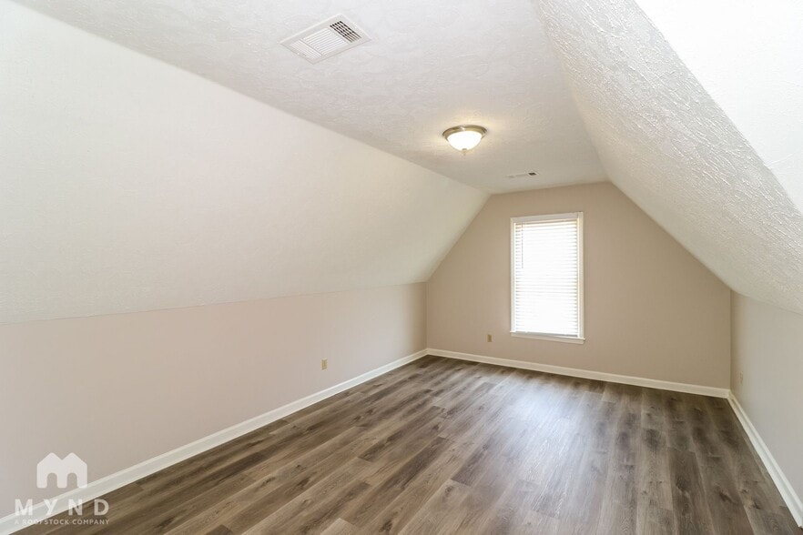 Building Photo - 8994 Fletcher Park Cir N