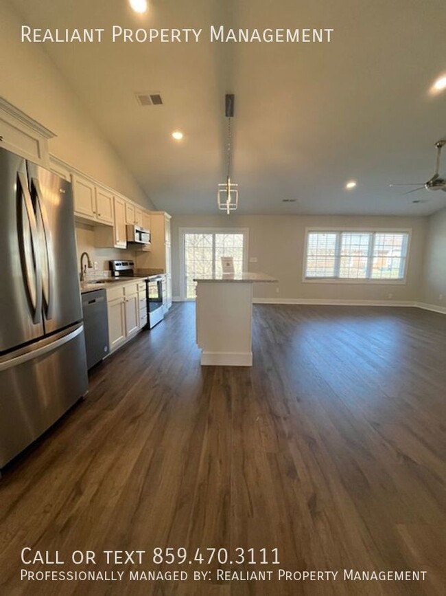 Building Photo - Completely Remodeled, 3 Bedroom, 3 bath ho...