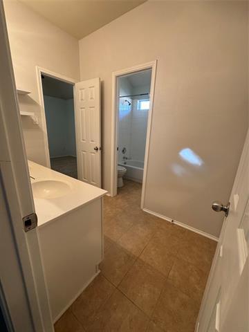 Building Photo - 6227 Meadowcrest Ln