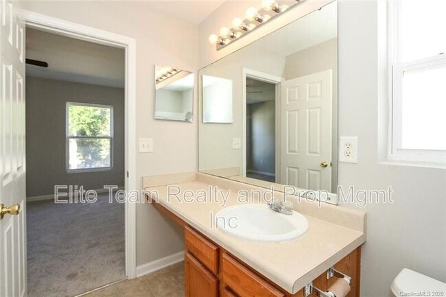 Building Photo - 10816 Carstairs St