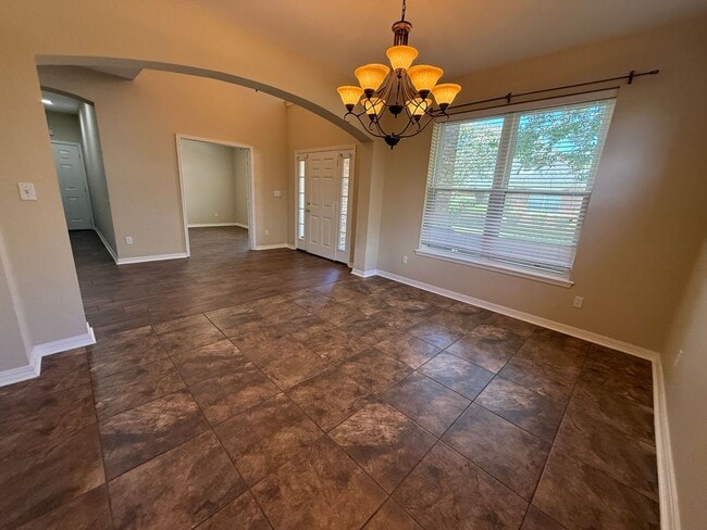 Building Photo - 139 Hallette Dr