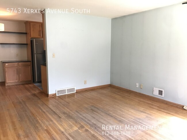 Building Photo - Cute Two Bedroom in Side by Side Duplex- L...