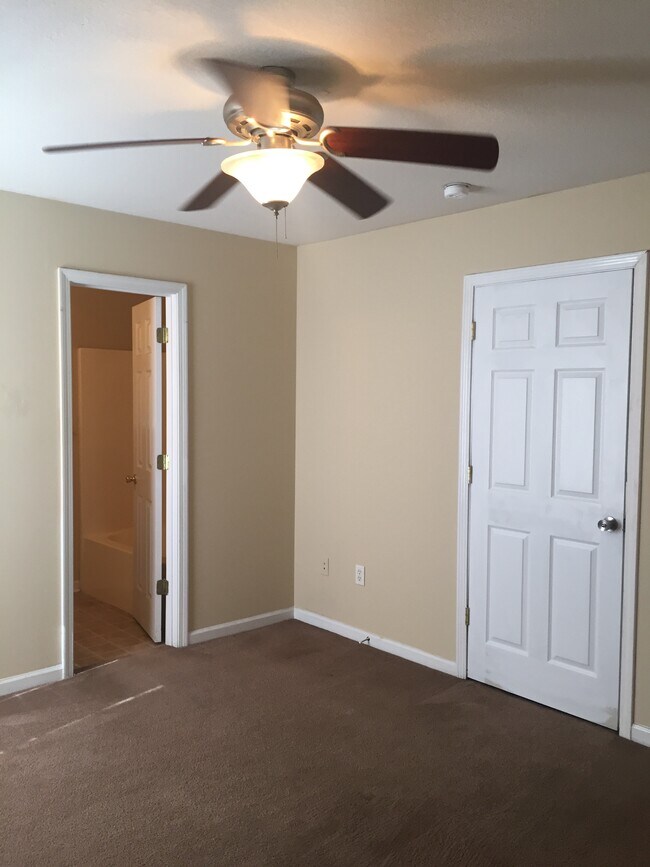 Building Photo - 5606 Landings Pkwy