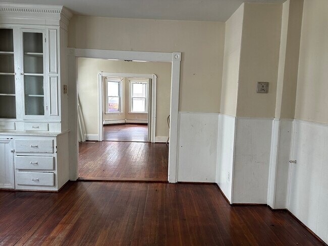 Building Photo - 151 David St