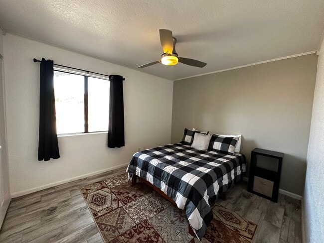 Building Photo - Furnished 3 Bedroom Condo across from Golf...