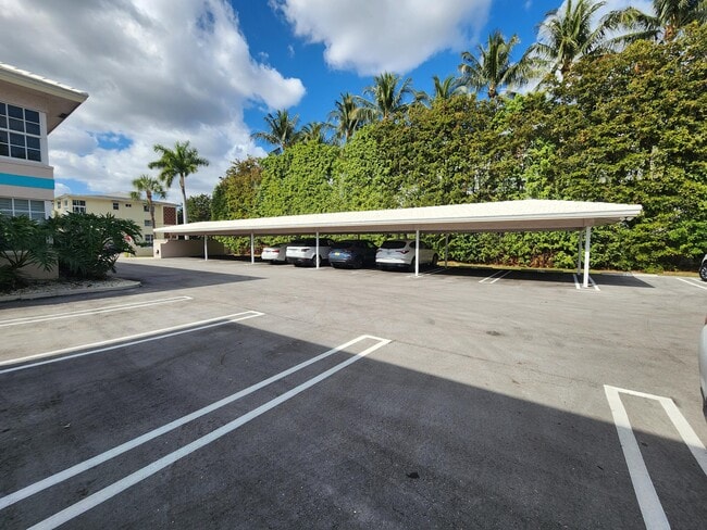 Building Photo - 75 Venetian Dr
