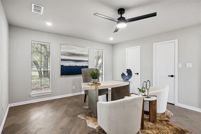 Building Photo - 10 Chisholm Trail