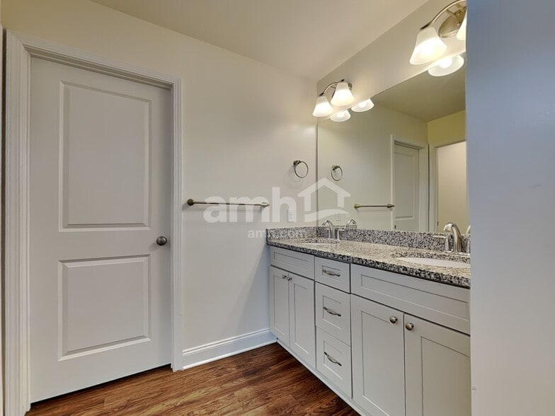 Building Photo - 243 Dogwood Cir