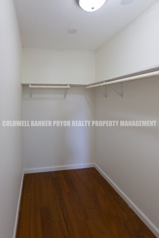 Building Photo - 9356 Charbar Cir