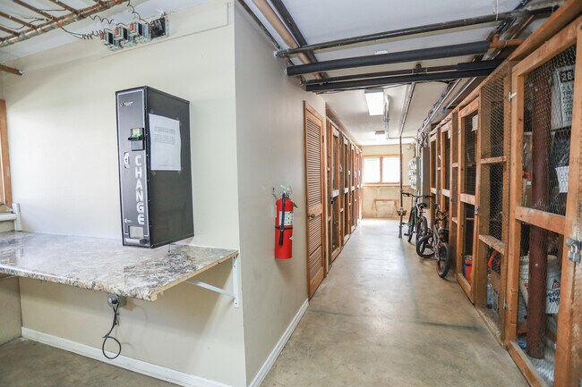 Building Photo - 126 W Washington St