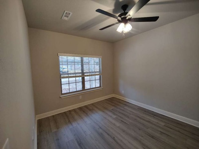 Building Photo - 19 Ventnor Cir