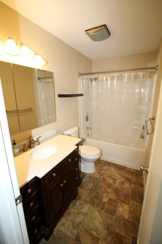 Building Photo - 3 Bedroom Home in Eagle River w/ Fenced Backyard!