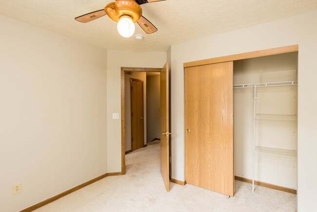 Building Photo - 1032 Pebble Brook Dr