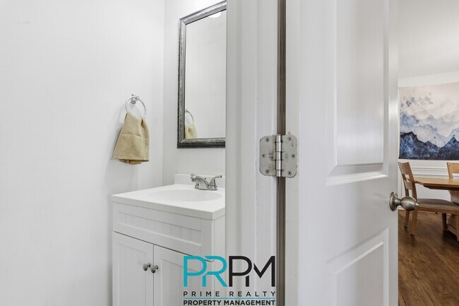 Building Photo - 249 Elmhaven Dr