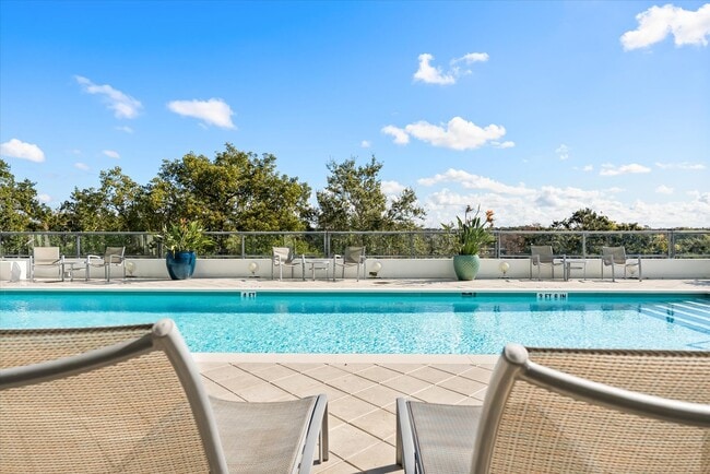 Building Photo - 101 S Eola Dr