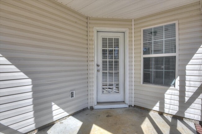 Building Photo - 909 Watsonia Dr