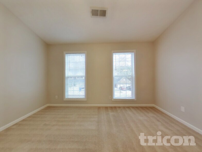 Building Photo - 204 Arbor Creek Dr