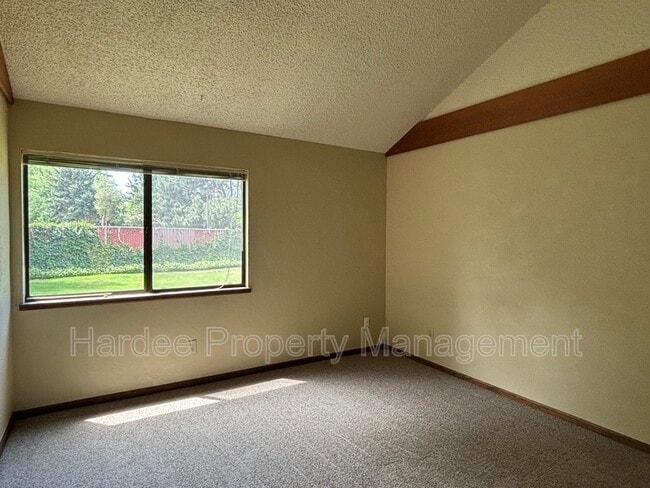 Building Photo - 9903 W Westview Dr