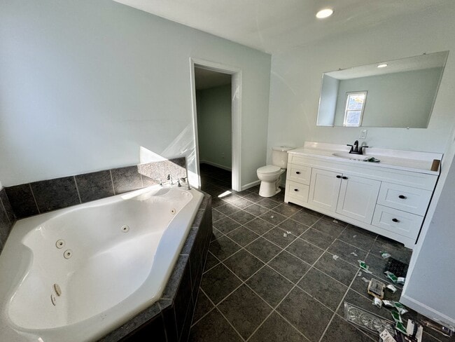 Building Photo - 915 W Taylor St