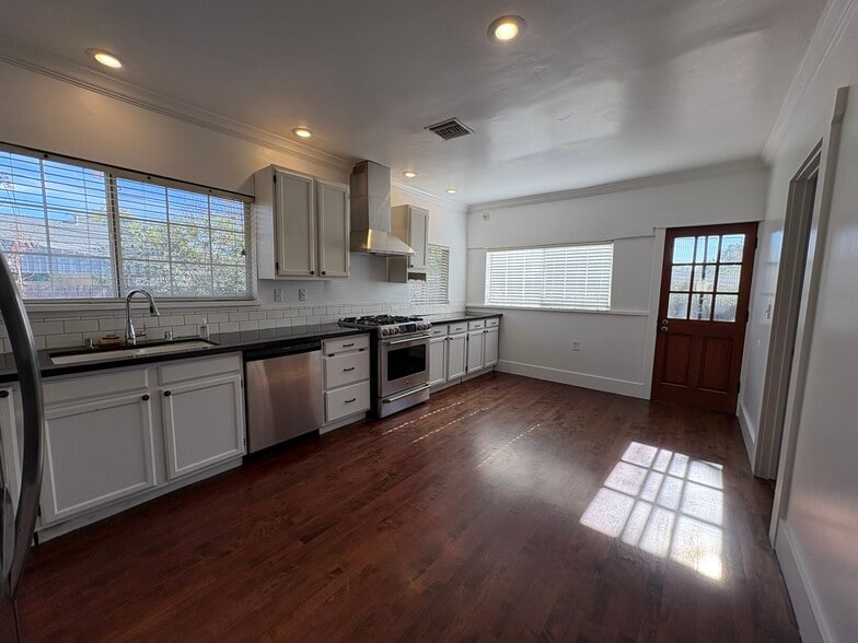 Kitchen - 1740 Whitefield Rd