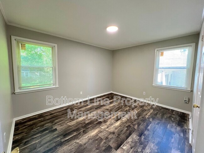 Building Photo - 1529 Newcastle St