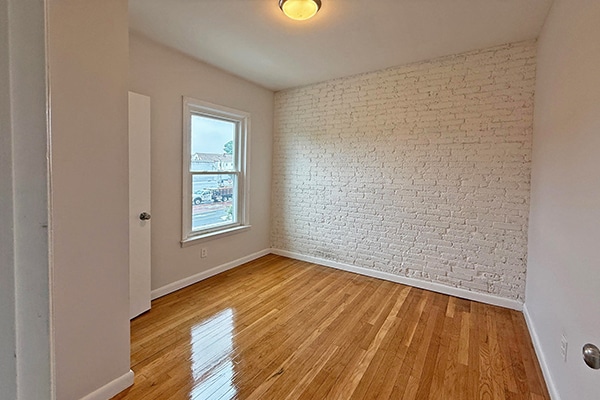 Building Photo - 164 Broadway