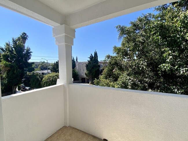 Patio/Balcony - 616 N Hobart Blvd