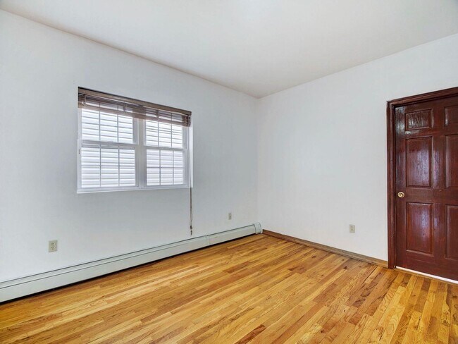 Building Photo - 921 Paterson Plank Rd