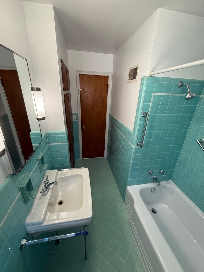 Building Photo - 2020 N 61st St