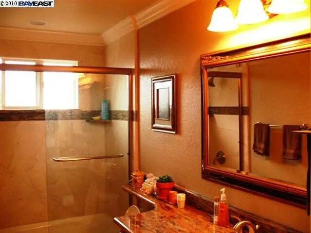 Building Photo - 5134 Elmwood Ave