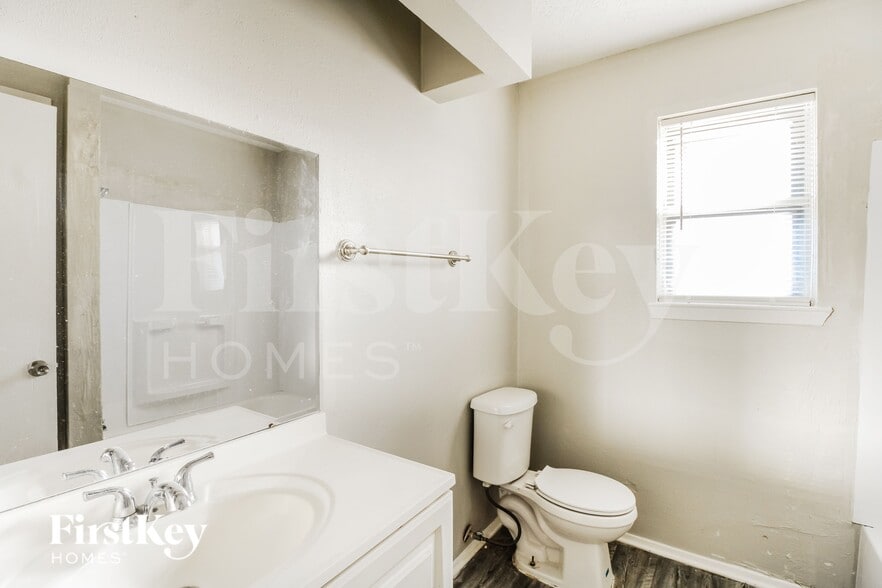 Building Photo - 9806 Charmont Rd