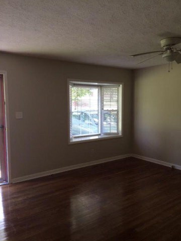 Building Photo - 5 Roslyn Cir