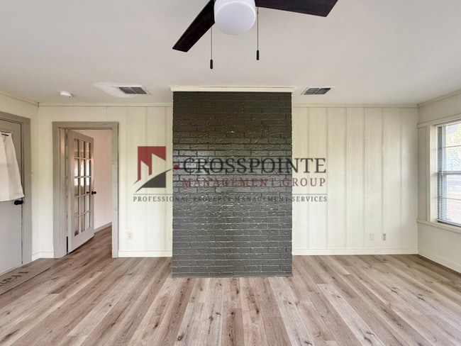 Building Photo - Almost Ready! 2 Bedroom 1 Bath ON Lake Palestine!