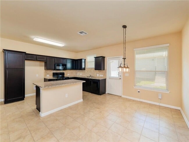 Building Photo - 707 Katmai Cir