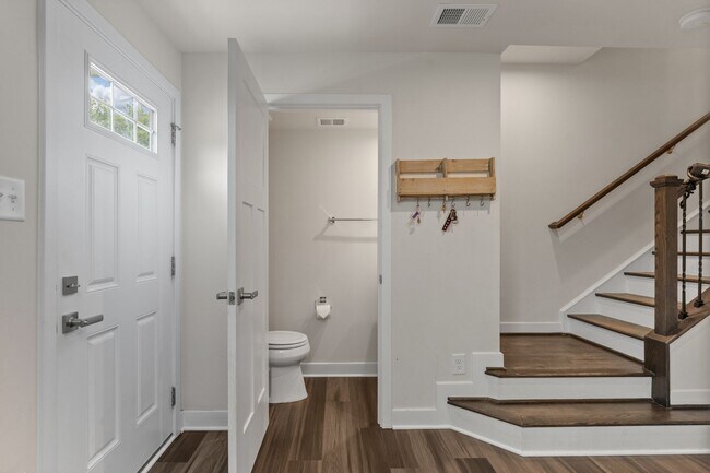 Building Photo - Luxurious three-story townhome with owner's suite and high-end finishes