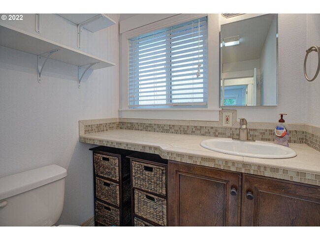 Building Photo - Lovely Ranch style home with park like rear fenced yard, Commonwealth lake Park just around the c...