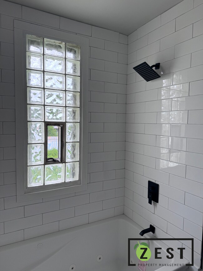 Building Photo - Beautifully Remodeled Home!