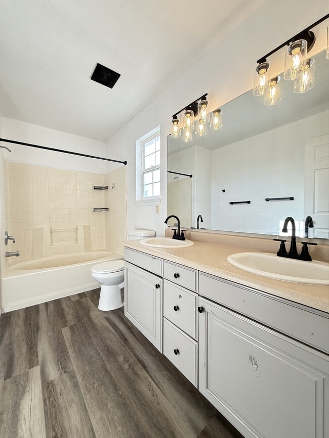 Building Photo - 5601 4015 W