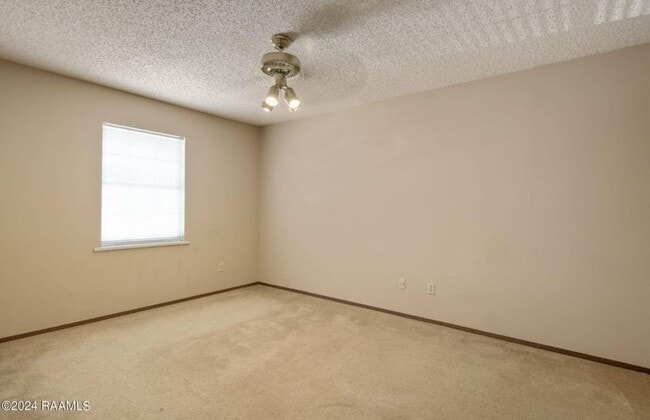 Building Photo - 200 Lodge Dr