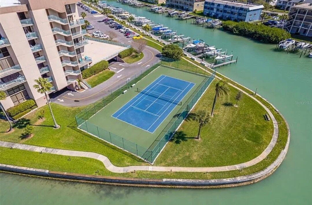 Building Photo - 1 Key Capri