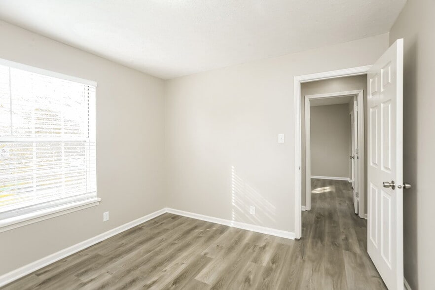Building Photo - 7735 Bayridge Dr
