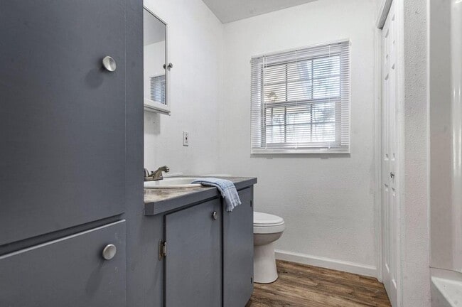 Building Photo - 472 E Main St