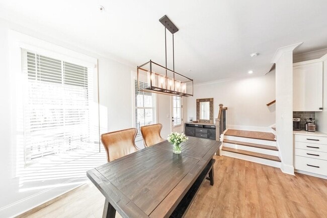 Building Photo - 320 Oak Arms Wy