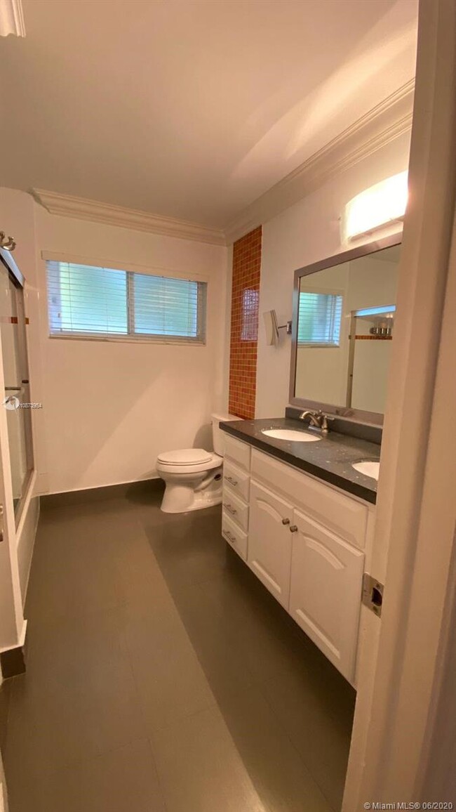 Building Photo - 13111 S Calusa Club Dr