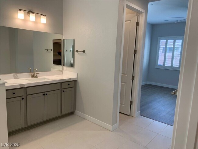 Building Photo - 819 Silverton Spgs St