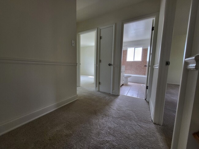 Building Photo - HUGE Yard and New Kitchen!